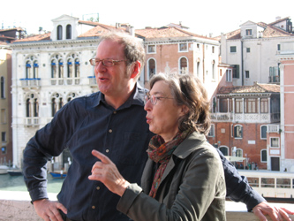 Mit der Schriftstellerin Susanne R&ouml;ckel ebendort (1).